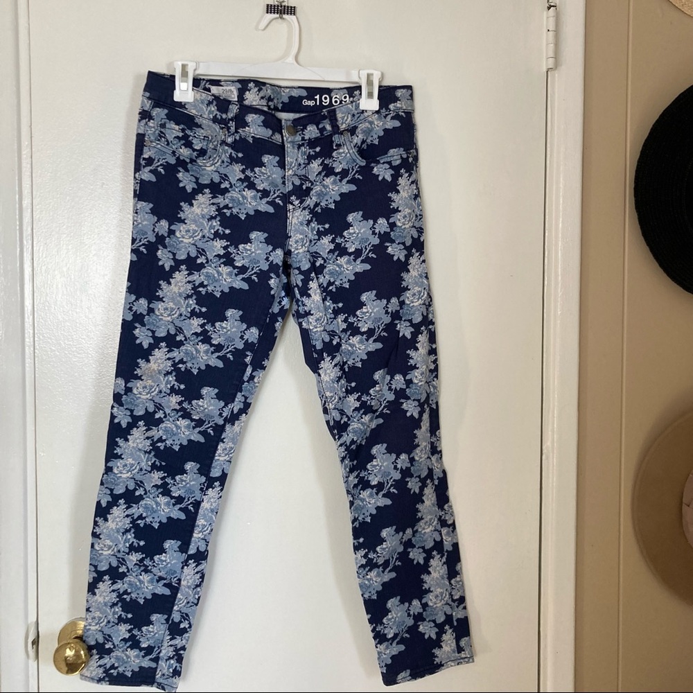 Gap skinny leg floral jeans